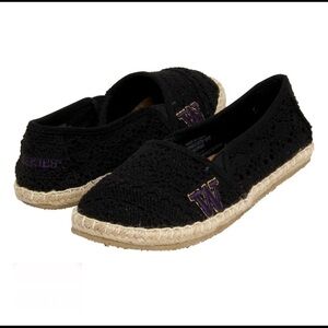 ❤️NWOT❤️Washington Huskies Napili‎ Campus Flat ~ 9